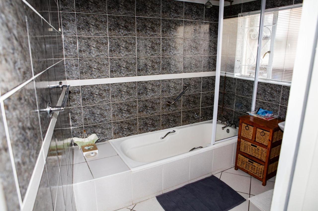 Woodpecker Guesthouse Фиксбург Экстерьер фото