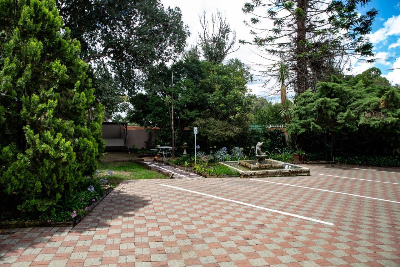 Woodpecker Guesthouse Фиксбург Экстерьер фото