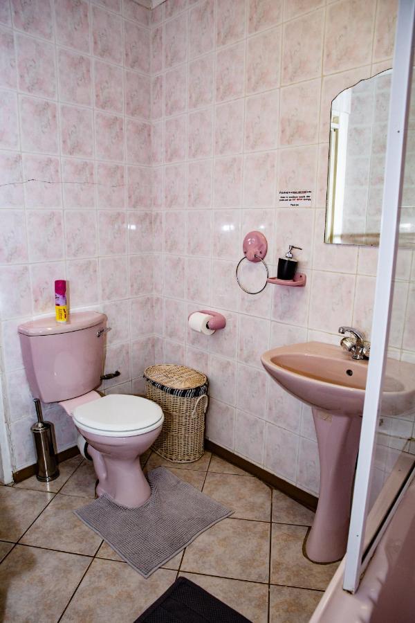 Woodpecker Guesthouse Фиксбург Экстерьер фото