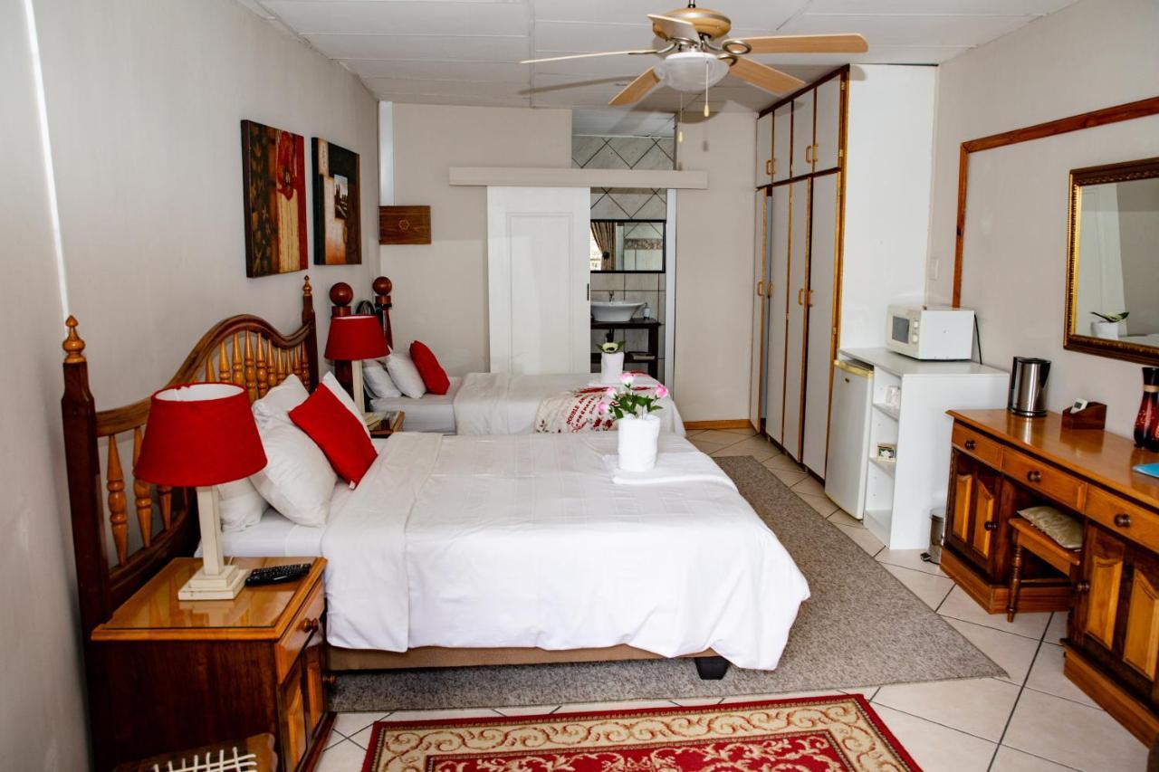 Woodpecker Guesthouse Фиксбург Экстерьер фото