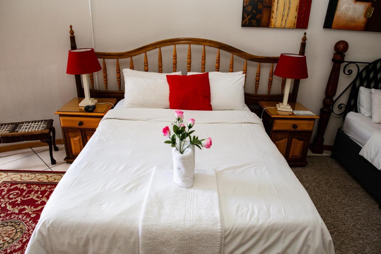 Woodpecker Guesthouse Фиксбург Экстерьер фото
